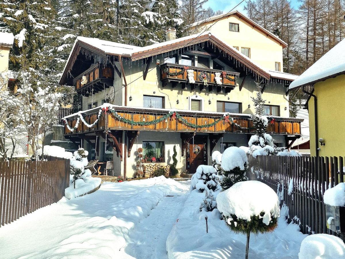 Amor Tirol Busteni (Adults Only) Exteriér fotografie